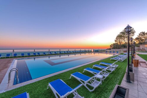 Гостиница Ramada Resort by Wyndham Unye в Унье