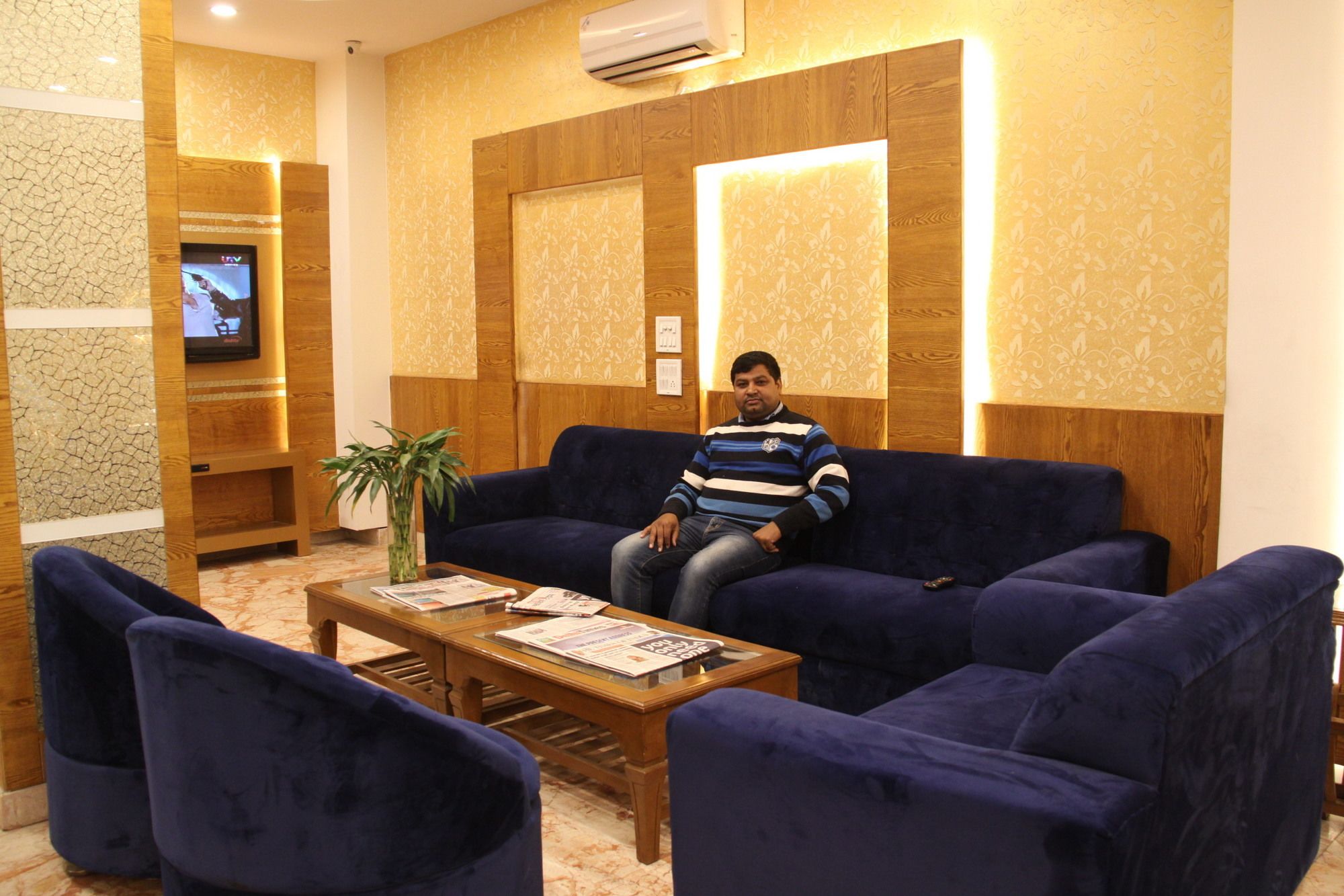 Фото Hotel Golden Oasis Delhi
