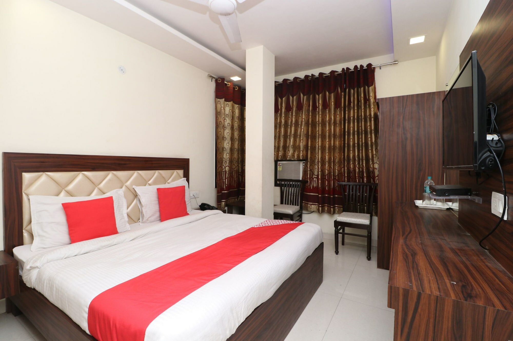 Фото Oyo 28646 Hotel Golden Heart