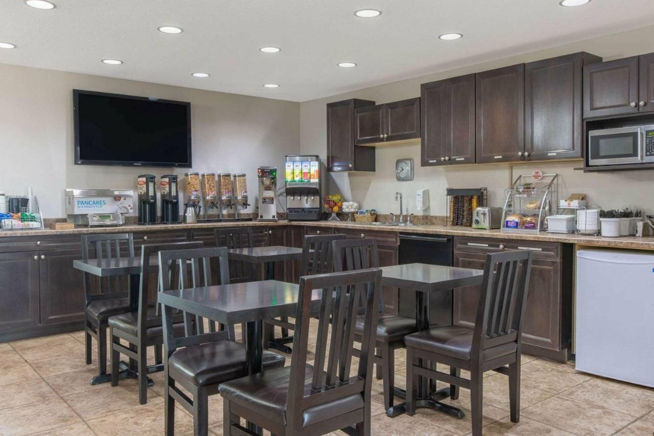 Фото Super 8 by Wyndham Fort McMurray