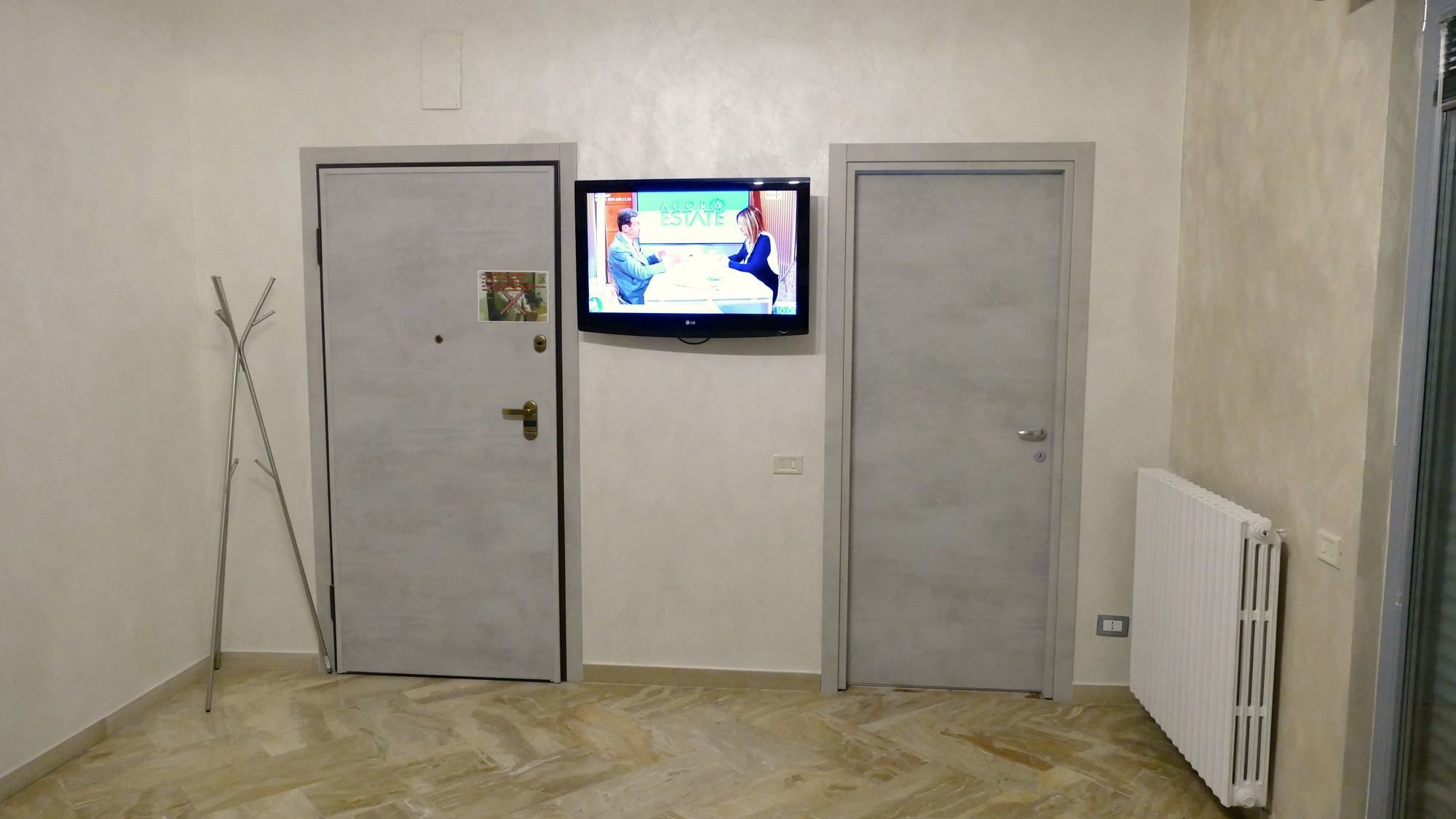 Фото Penthouse Station Luxury Suites & Apts