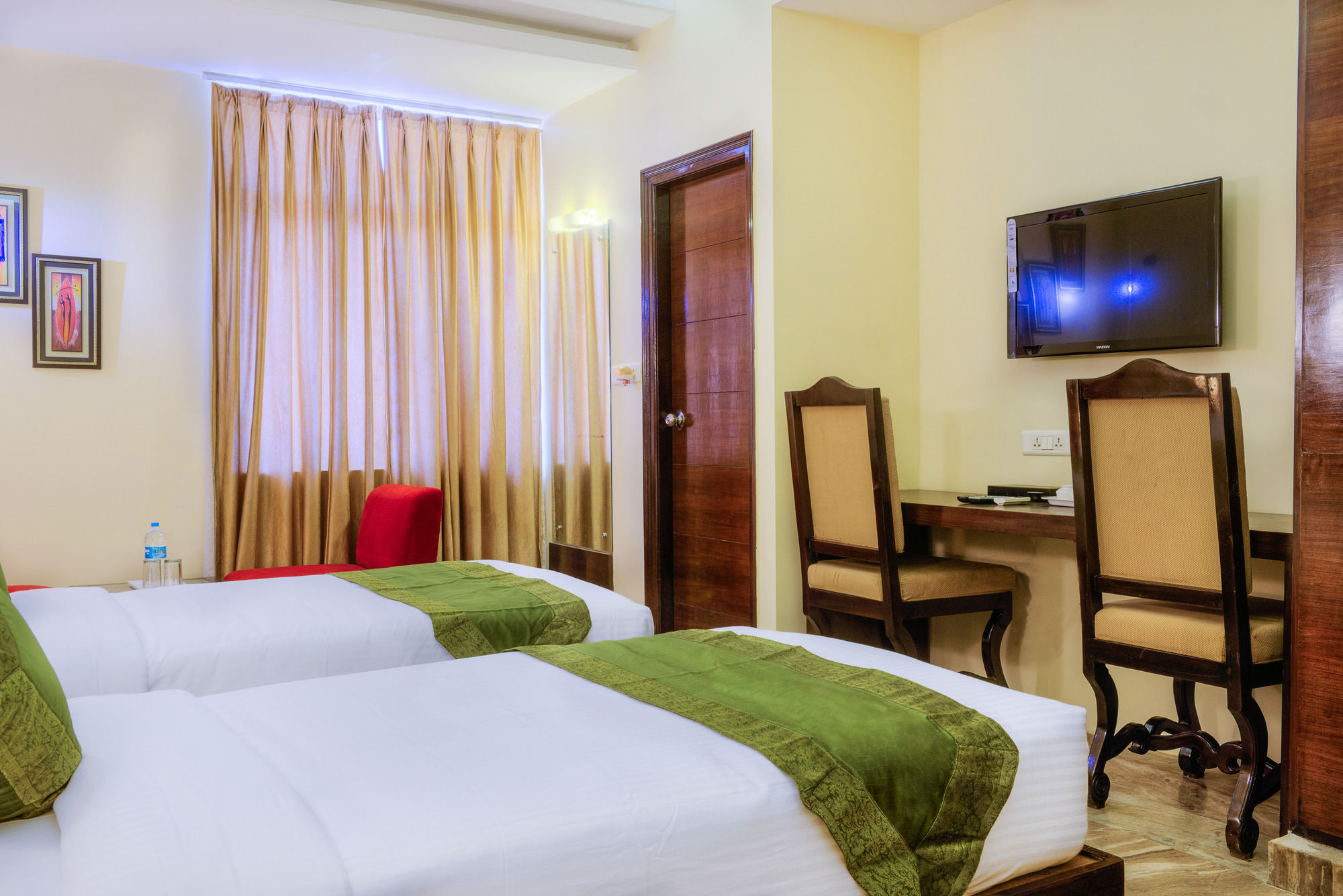 Фото Hotel Corporate Inn