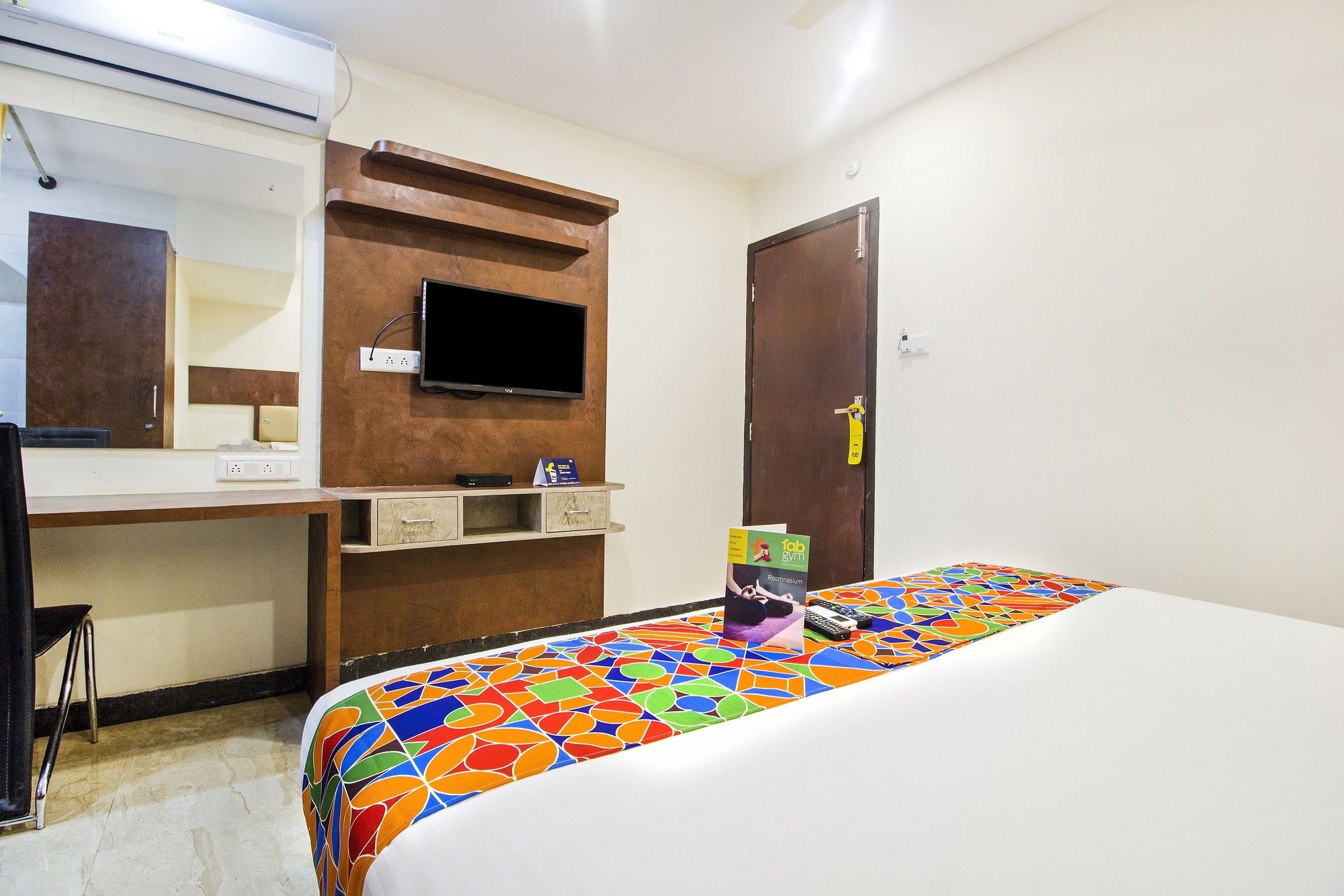 Фото FabHotel Corporate Crown II Koramangala