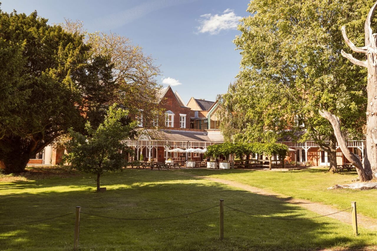 Фото Coulsdon Manor Hotel and Golf Club