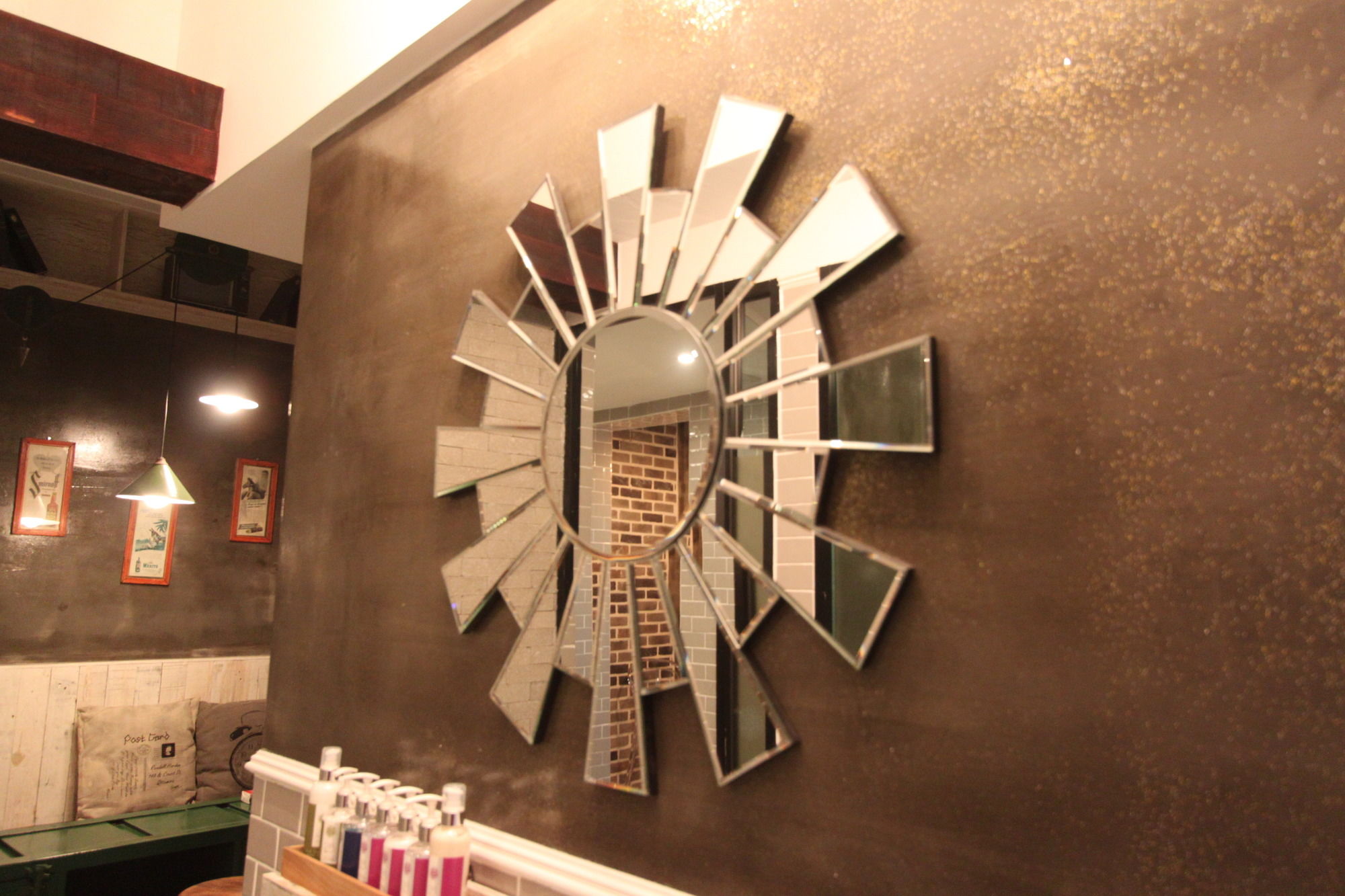 Фото February Hotel Hwanggeum