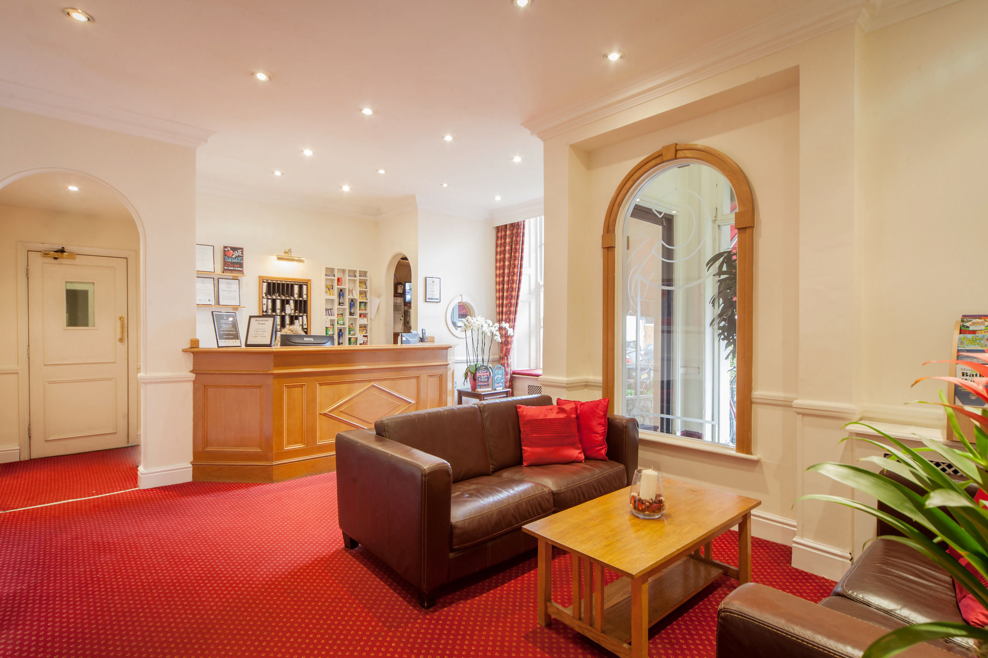 Фото отеля 2