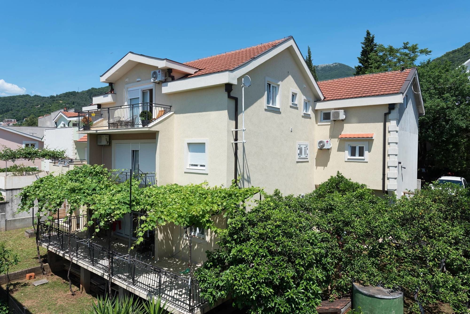 Фото Апартаменты 42' North