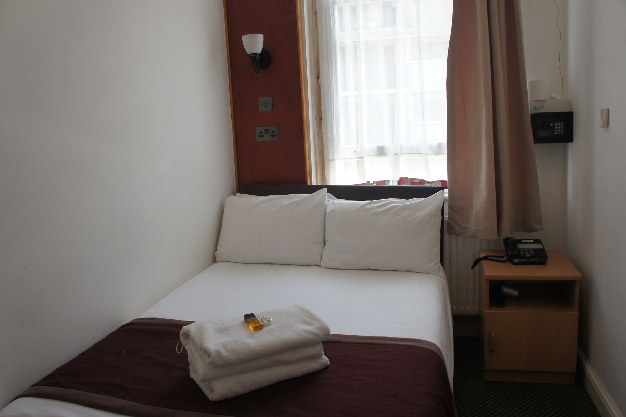 Фото Plaza London Hotel