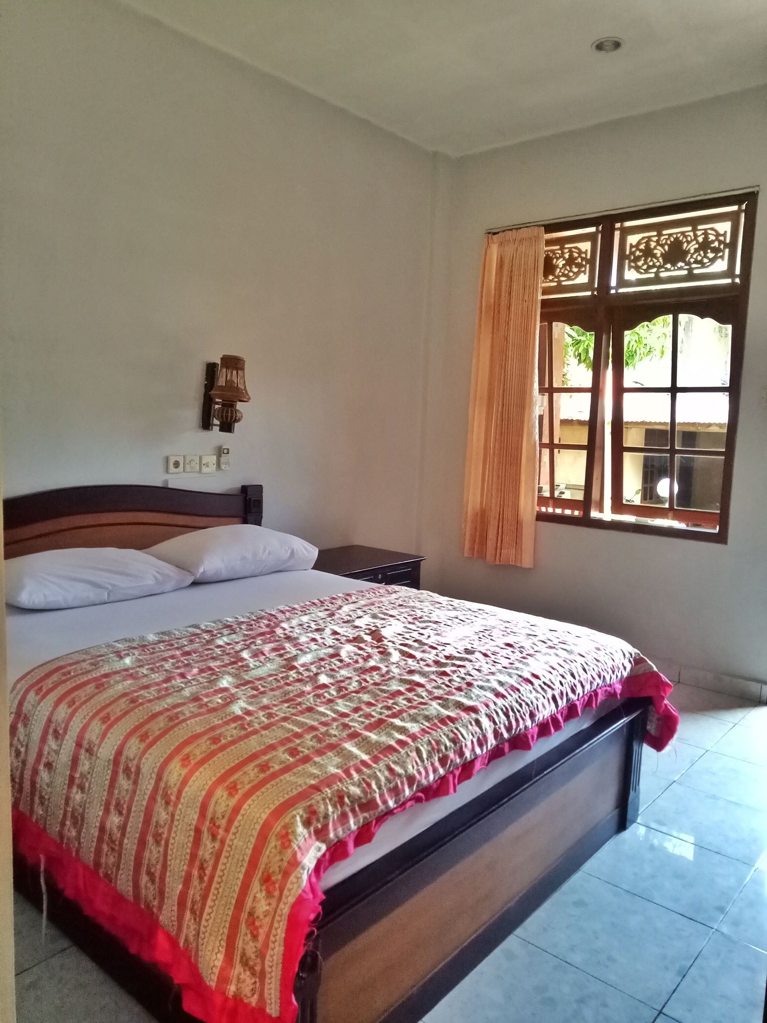 Фото Taman Mekar Beach Inn 2