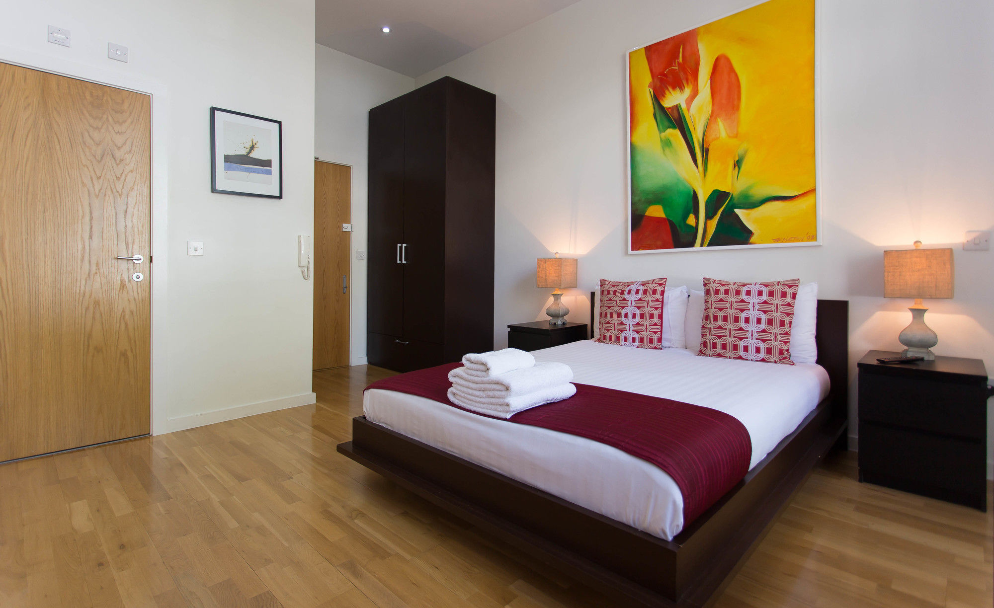 Фото Princes Square Serviced Apartments