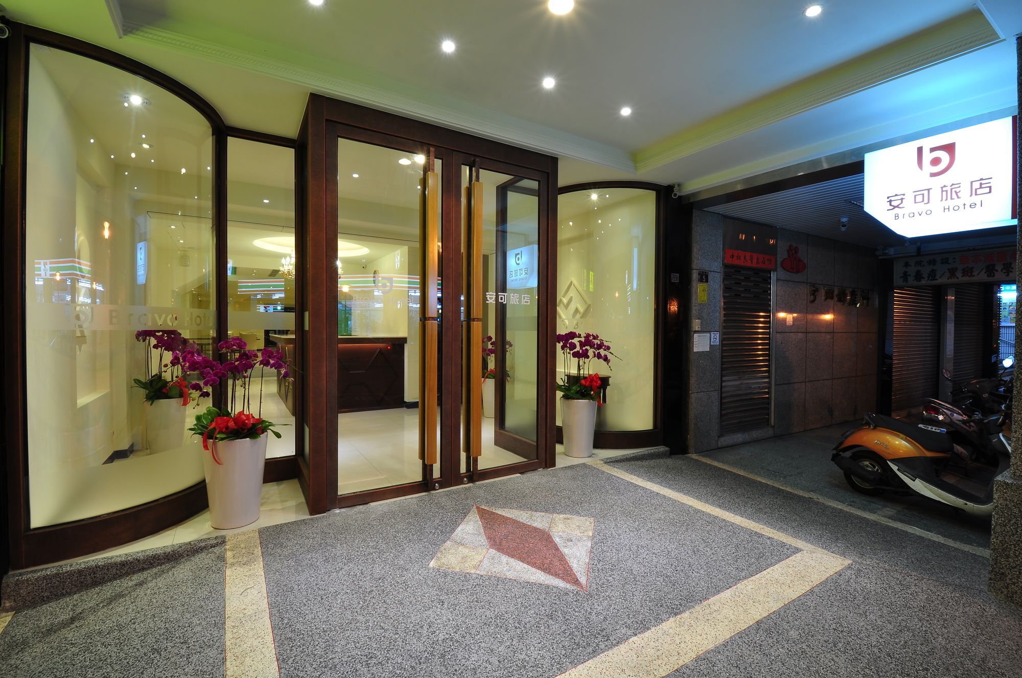 Фото Bravo Hotel