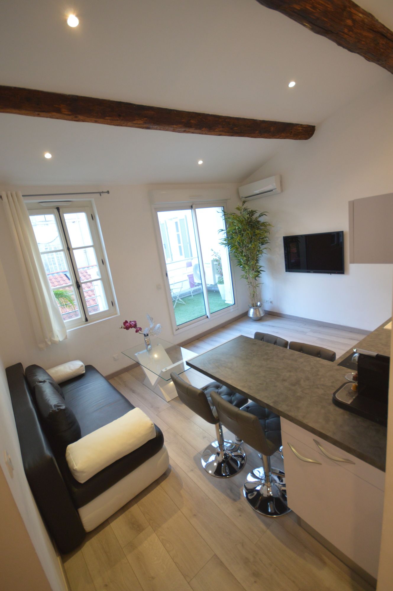 Фото Les Appartements du Vieux-Port