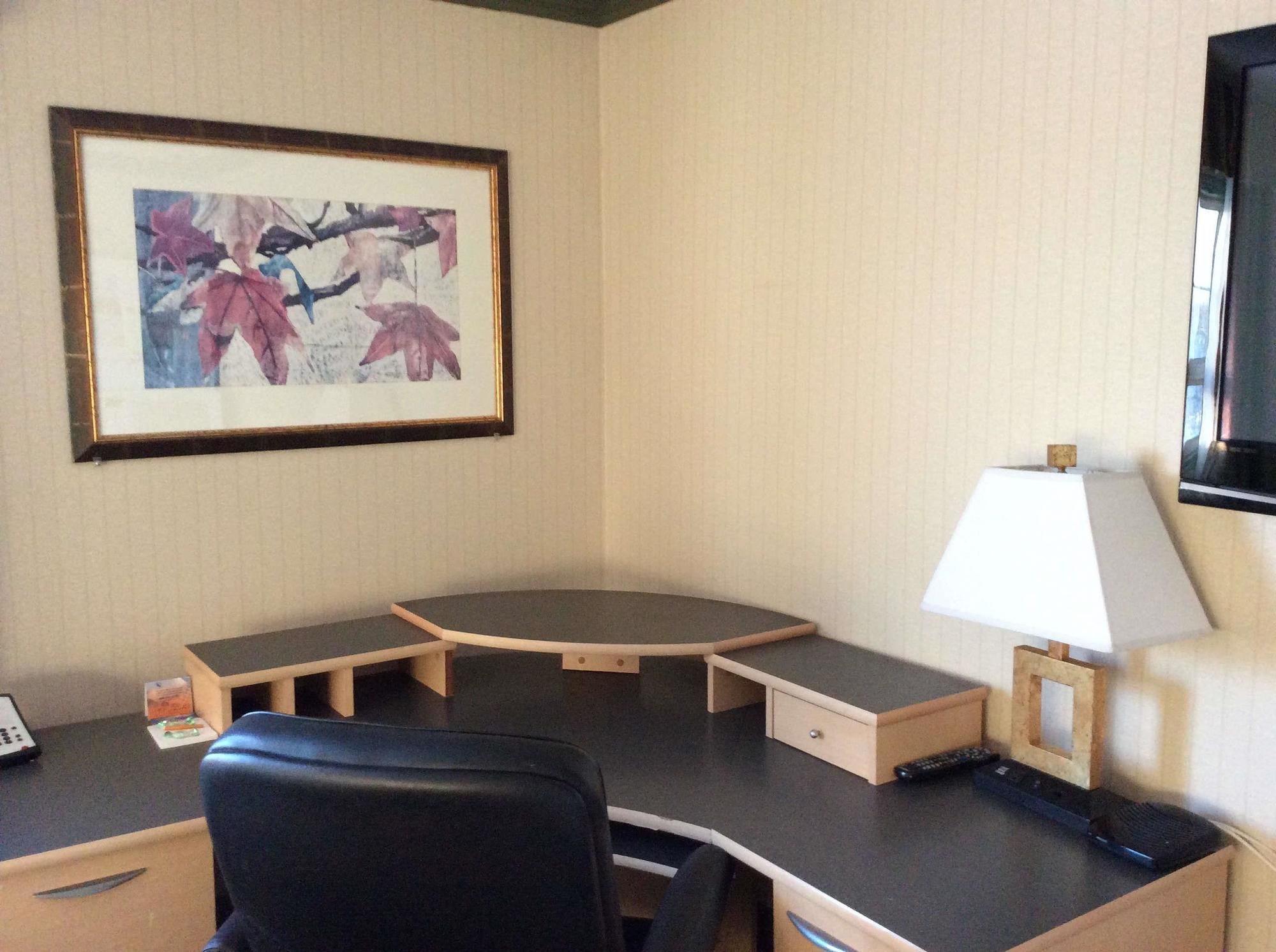 Фото Coast Dawson Creek Hotel