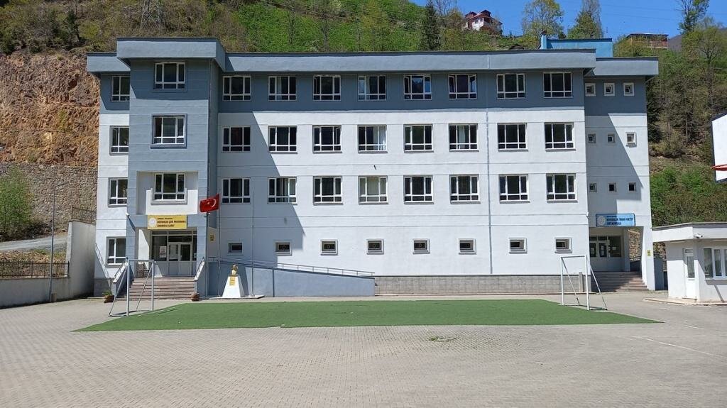 School Kovanlik Imam Hatip Secondary School, Bulancak, photo