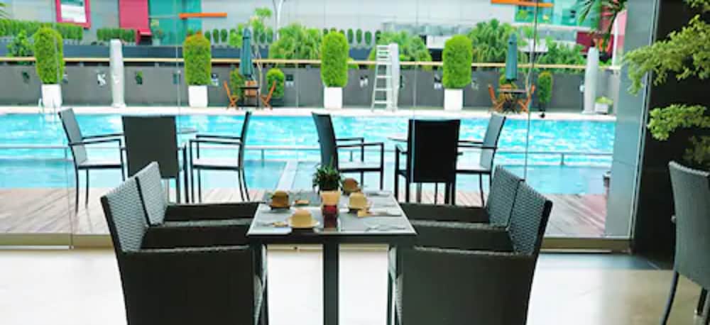 Фото Grage Hotel Cirebon