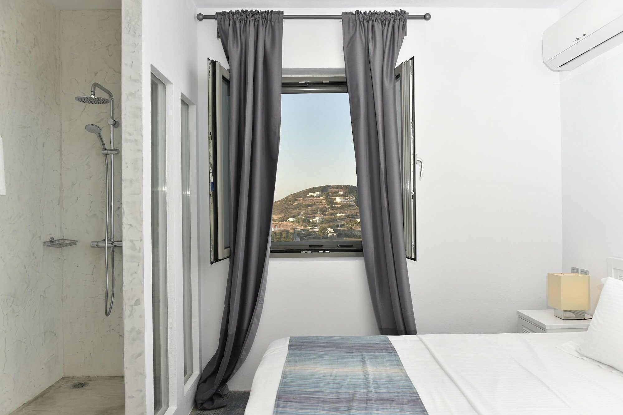 Фото Naoussa Hills Boutique Resort - Adults Only