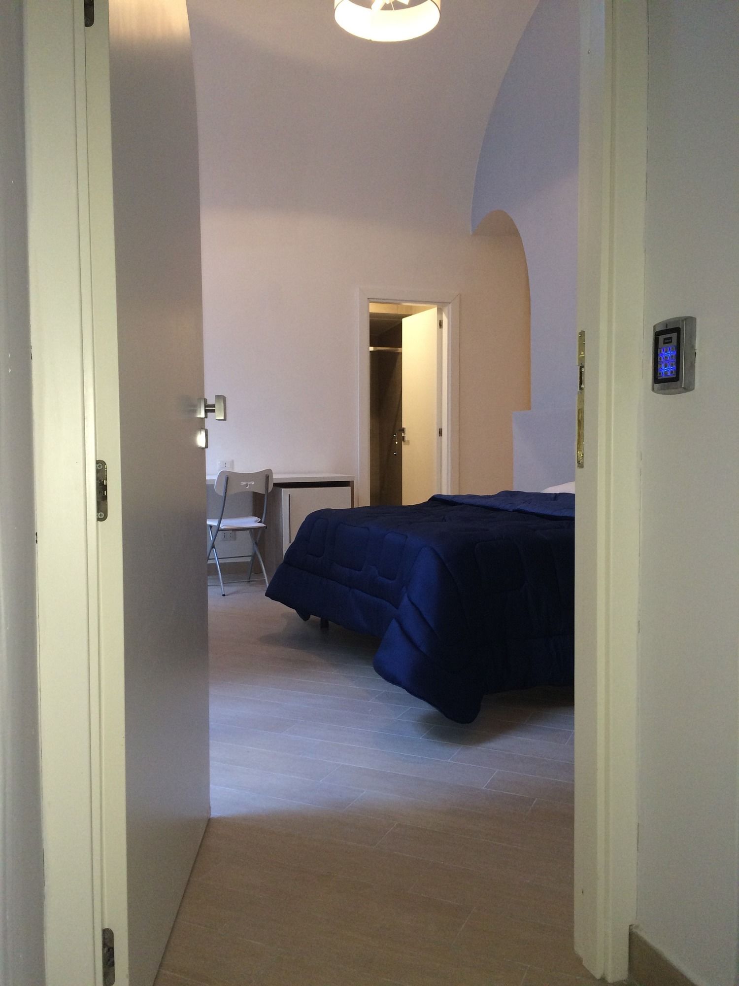 Фото Base Napoli B&b