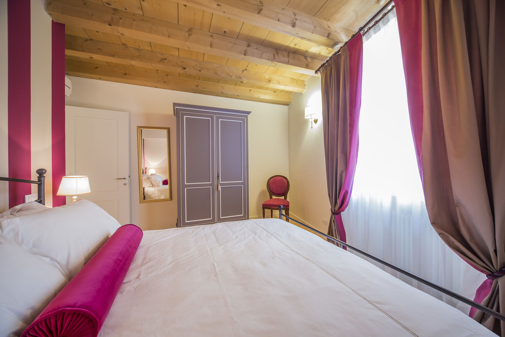 Фото Lady Capulet Apartments