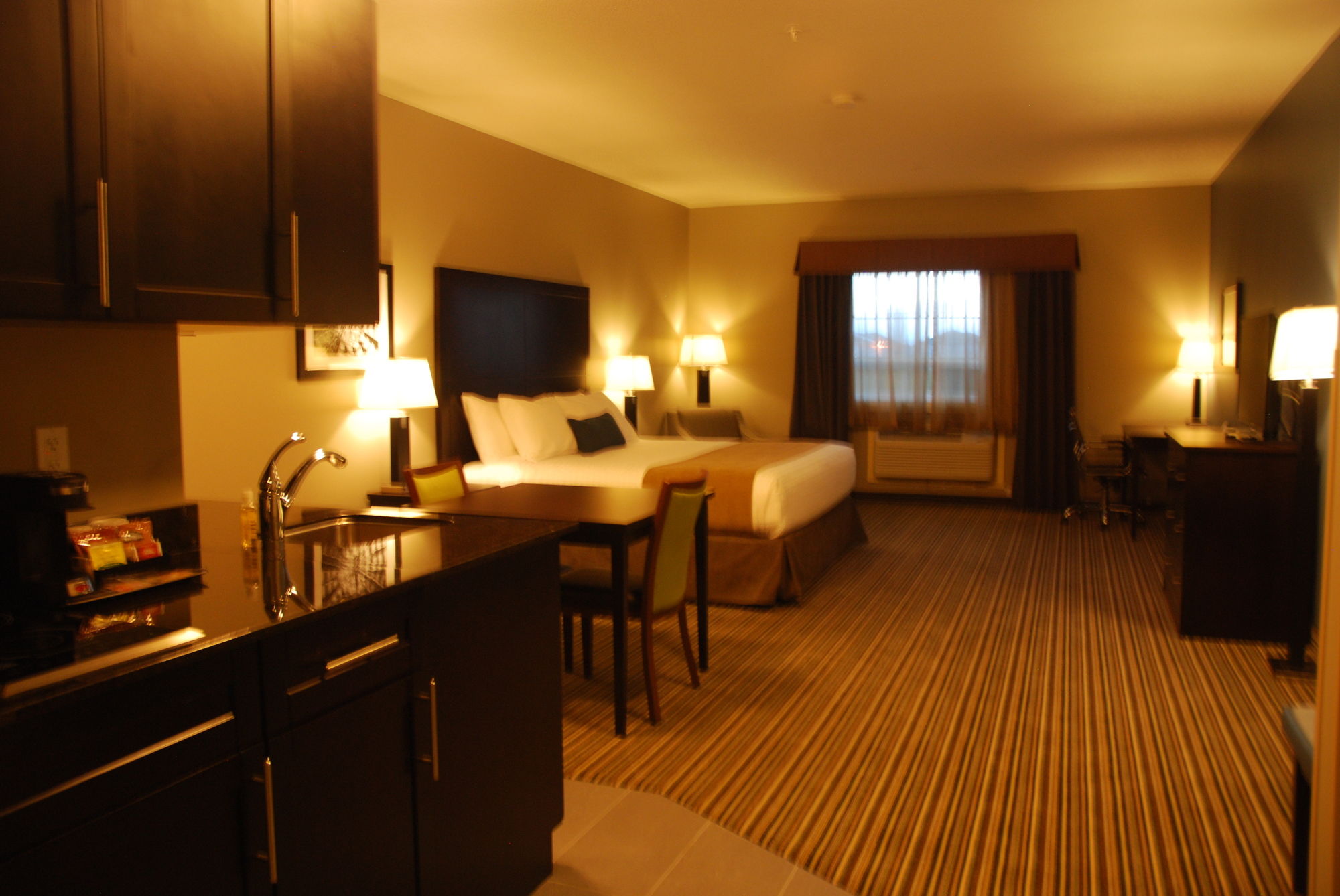 Фото Best Western Plus Fort Saskatchewan Inn & Suites