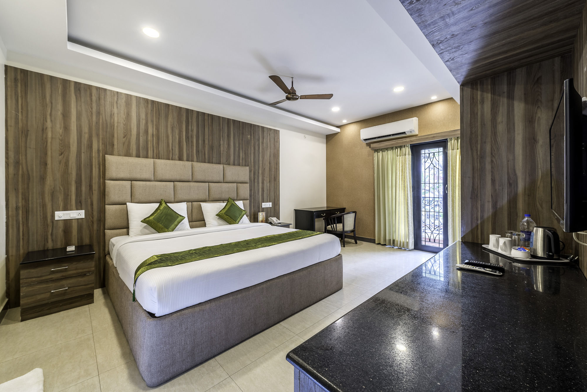 Фото Treebo Trend Elan