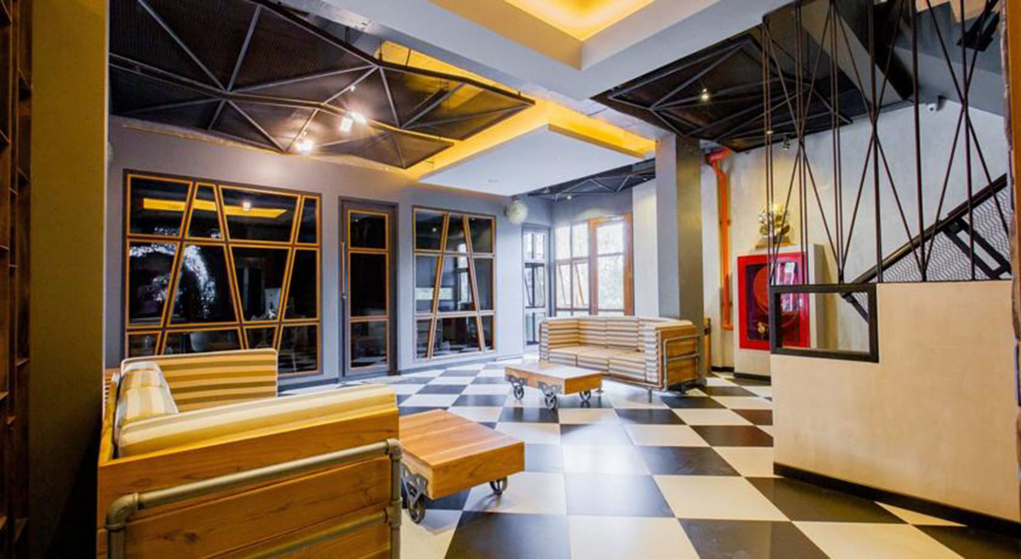 Фото Loftmania Boutique Hotel