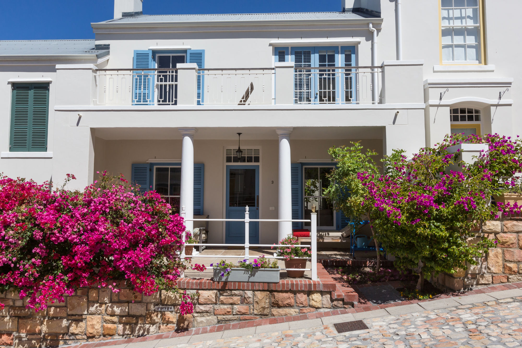 Фото The Majestic Apartment