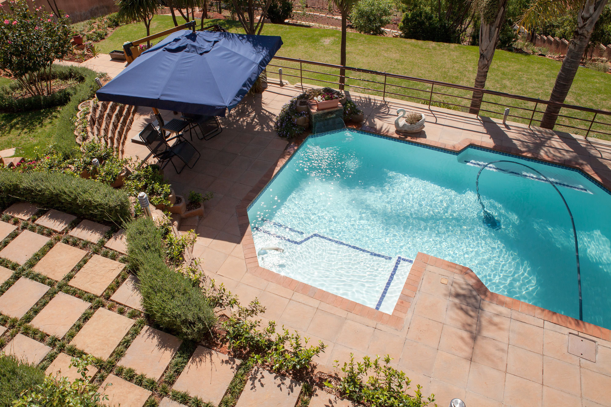 Фото Over The Moon Guesthouse