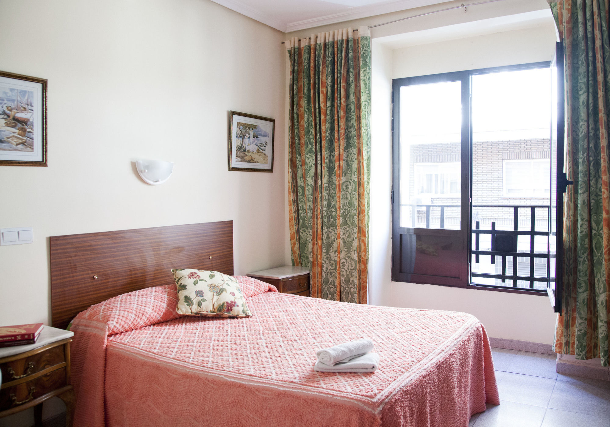 Фото Hostal Arriaza