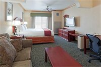 Фото Holiday Inn Express and Suites Bakersfield Central, an Ihg Hotel
