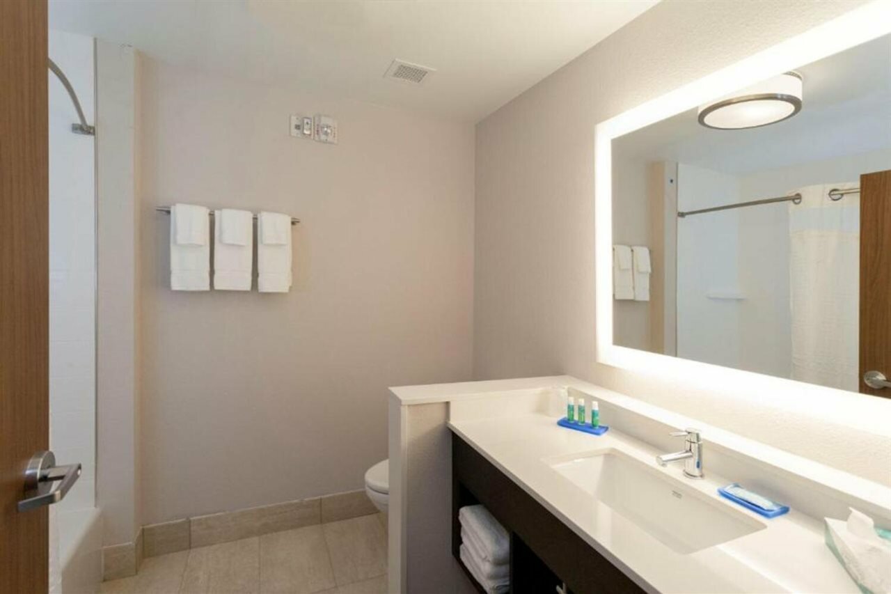 Фото Holiday Inn Express & Suites Salem North - Keizer, an Ihg Hotel
