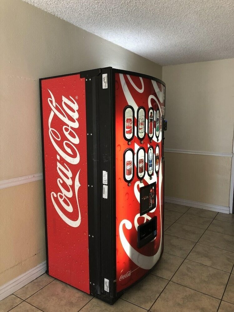 Фото Days Hotel by Wyndham Peoria Glendale Area