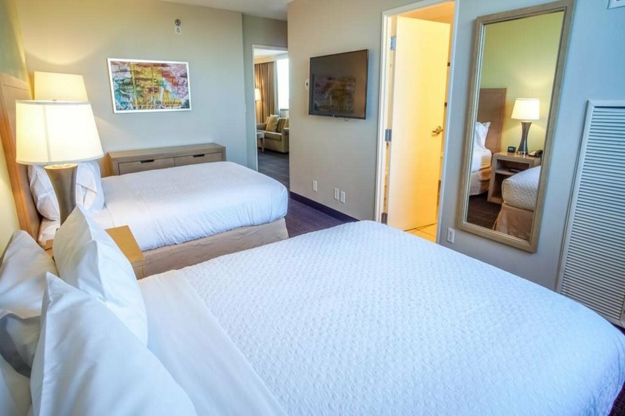 Фото Embassy Suites by Hilton Tampa Airport Westshore
