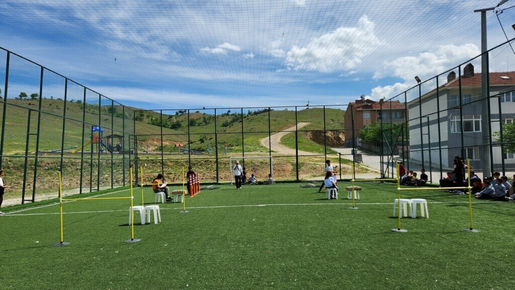 School Colonel Ibrahim Colak Middle School, Bozuyuk, photo