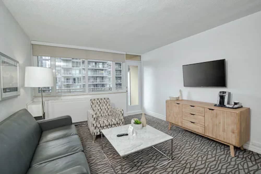 Фото Town Inn Suites