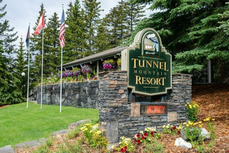 Гостиница Tunnel Mountain Resort в Банффе