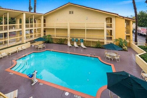 Гостиница Days Inn by Wyndham San Diego Vista в Карлсбаде