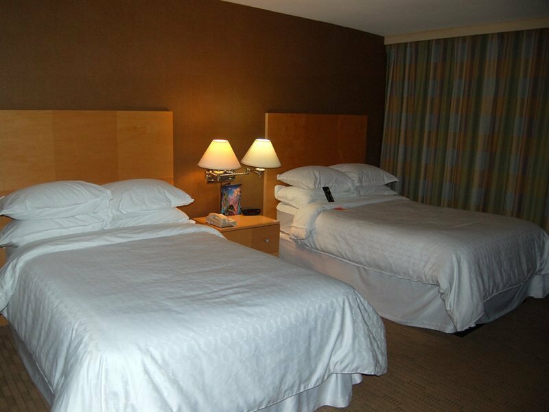 Фото Sheraton Tucson Hotel and Suites