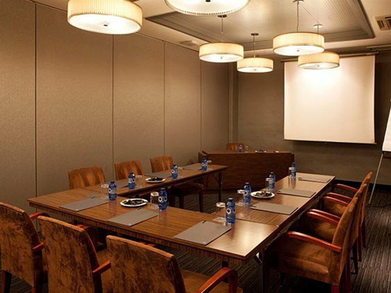 Фото AC Hotel Carlton Madrid by Marriott