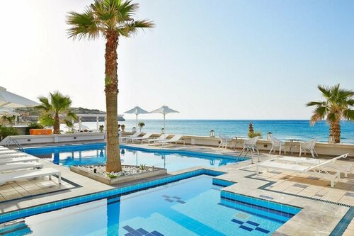Внешний вид отеля Petradi Beach Lounge Hotel в Ретимноне, фото 1
