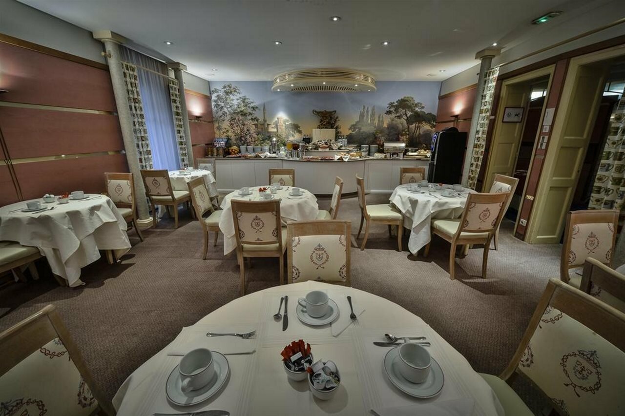 Фото Maison Rouge Hotel