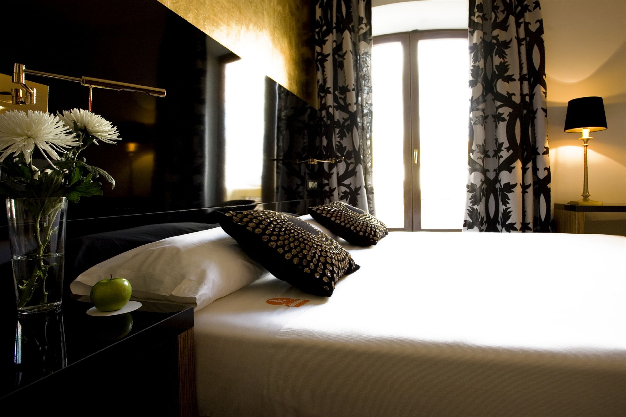 Фото Room Mate Leo Hotel