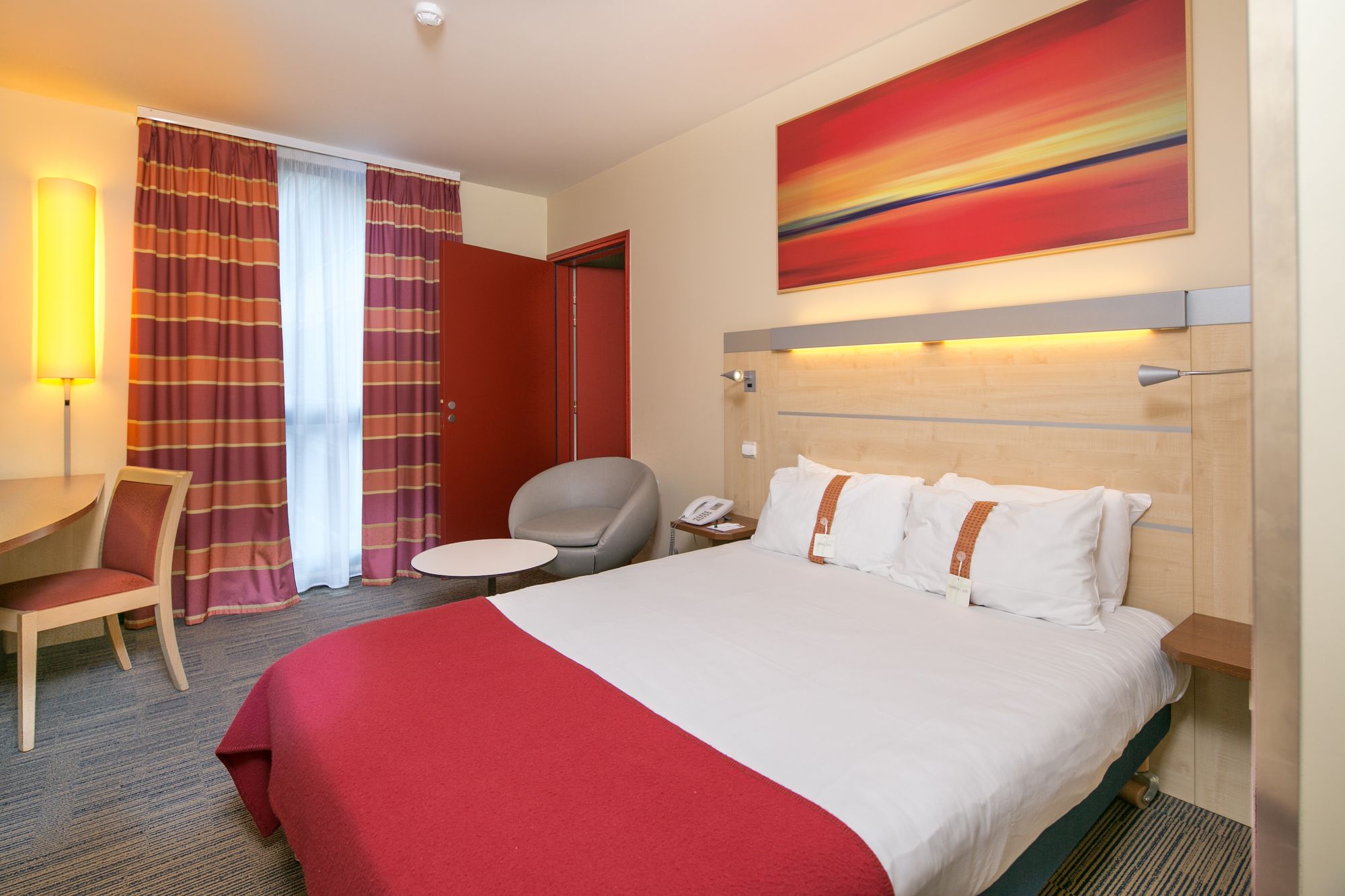Фото Holiday Inn Express Saint-Nazaire