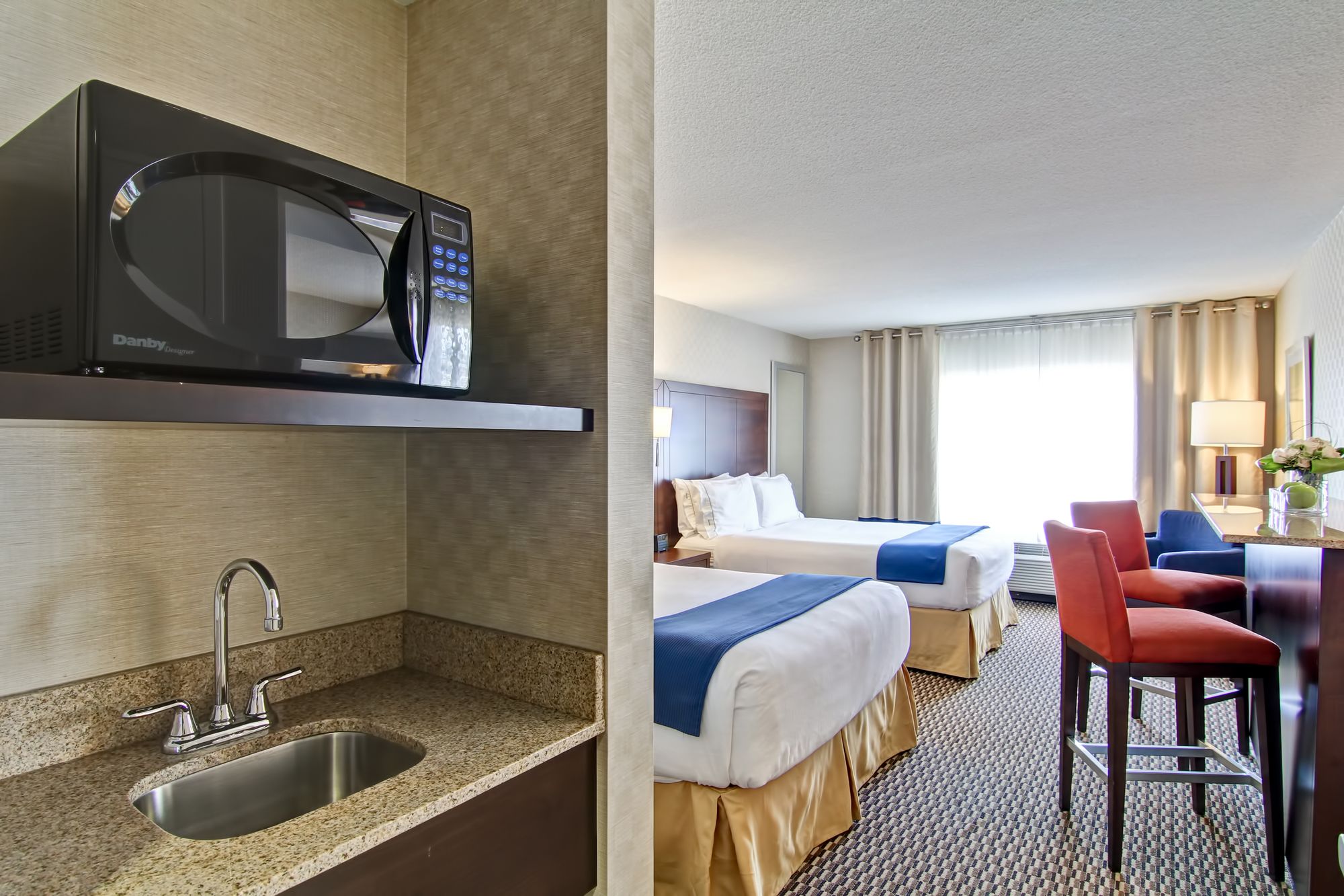 Фото Holiday Inn Express Hotel & Suites Toronto - Markham, an Ihg Hotel