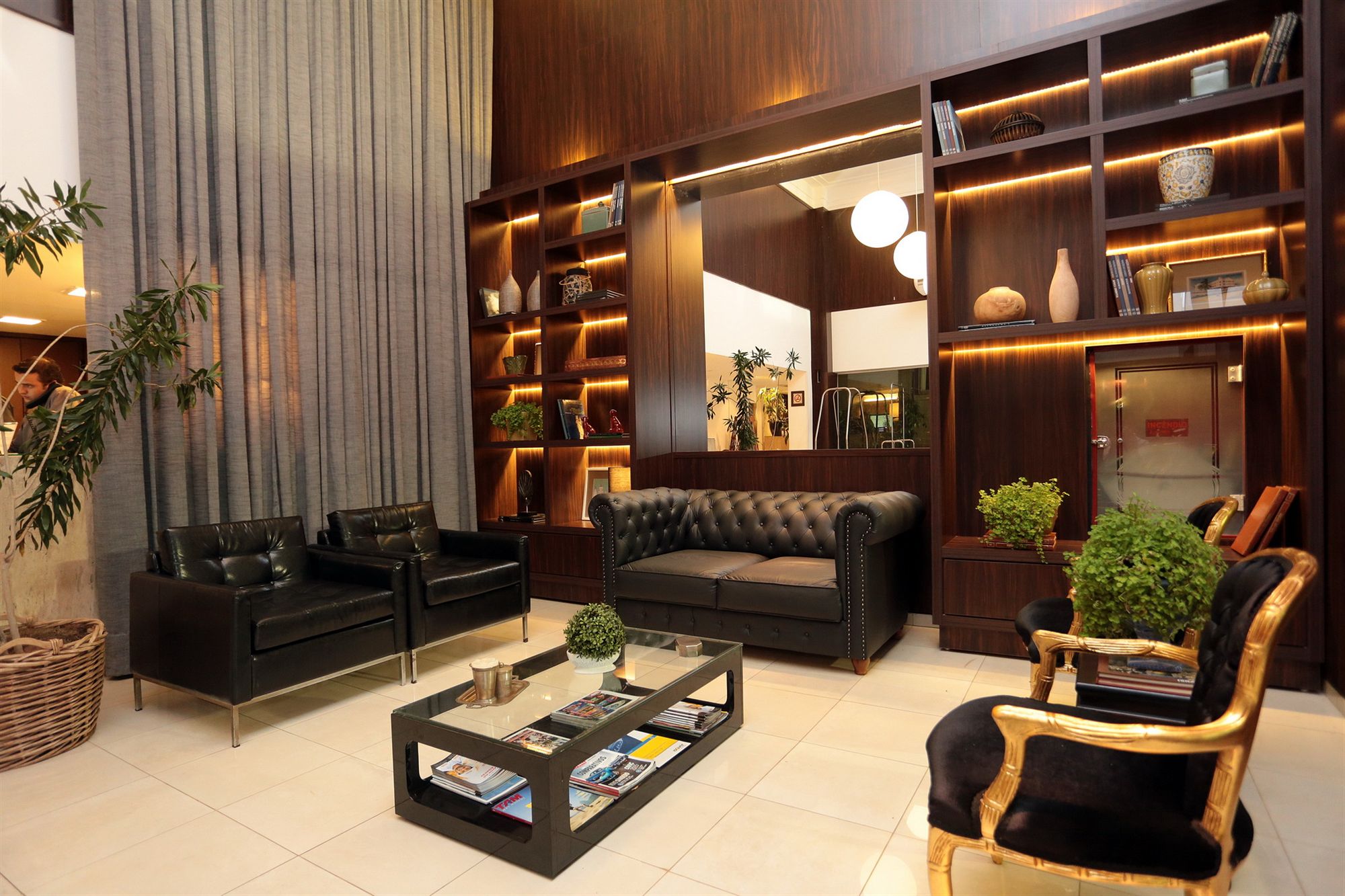 Фото Oasis Tower Hotel