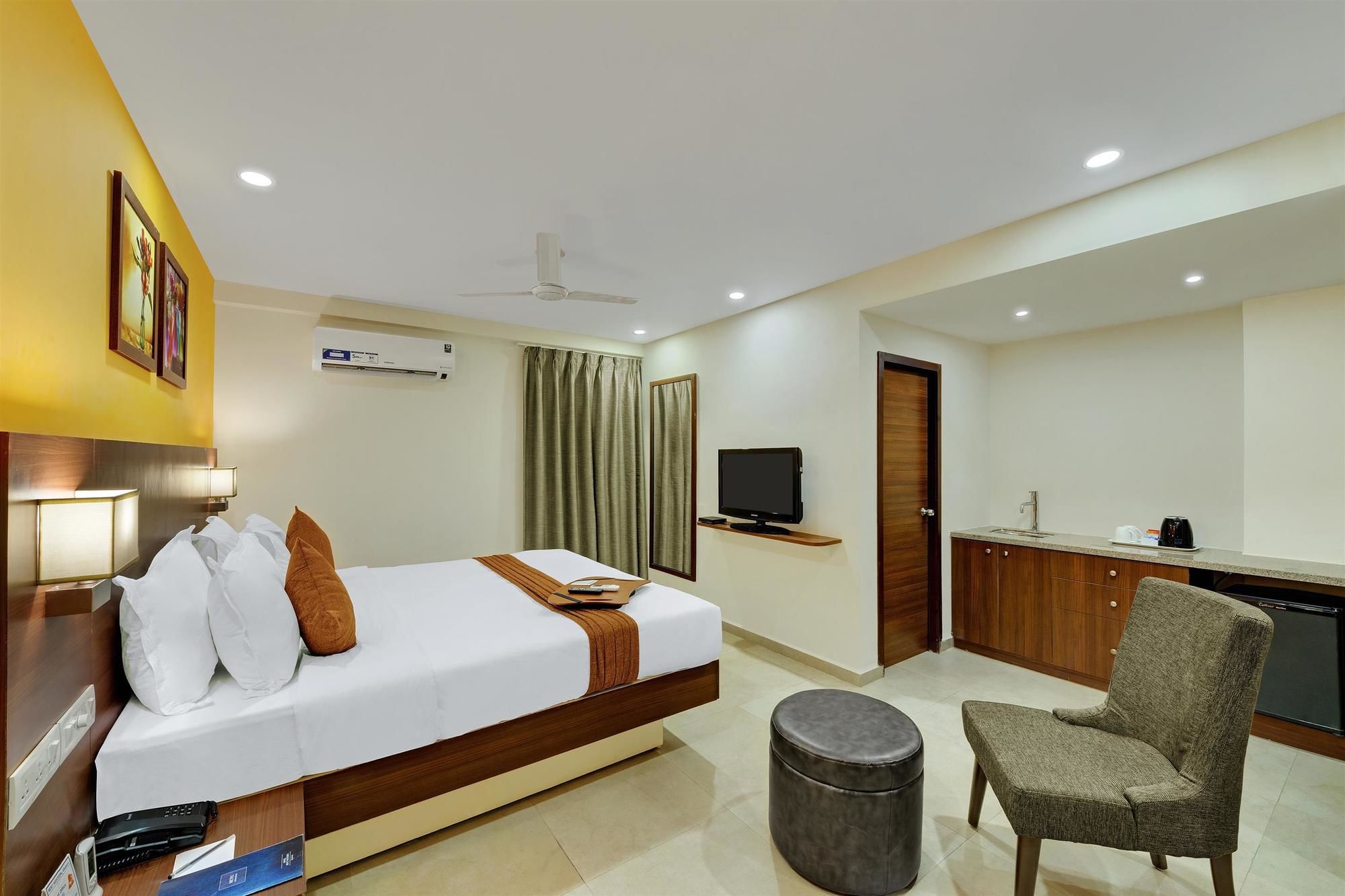 Фото Best Western Alkapuri, Vadodara