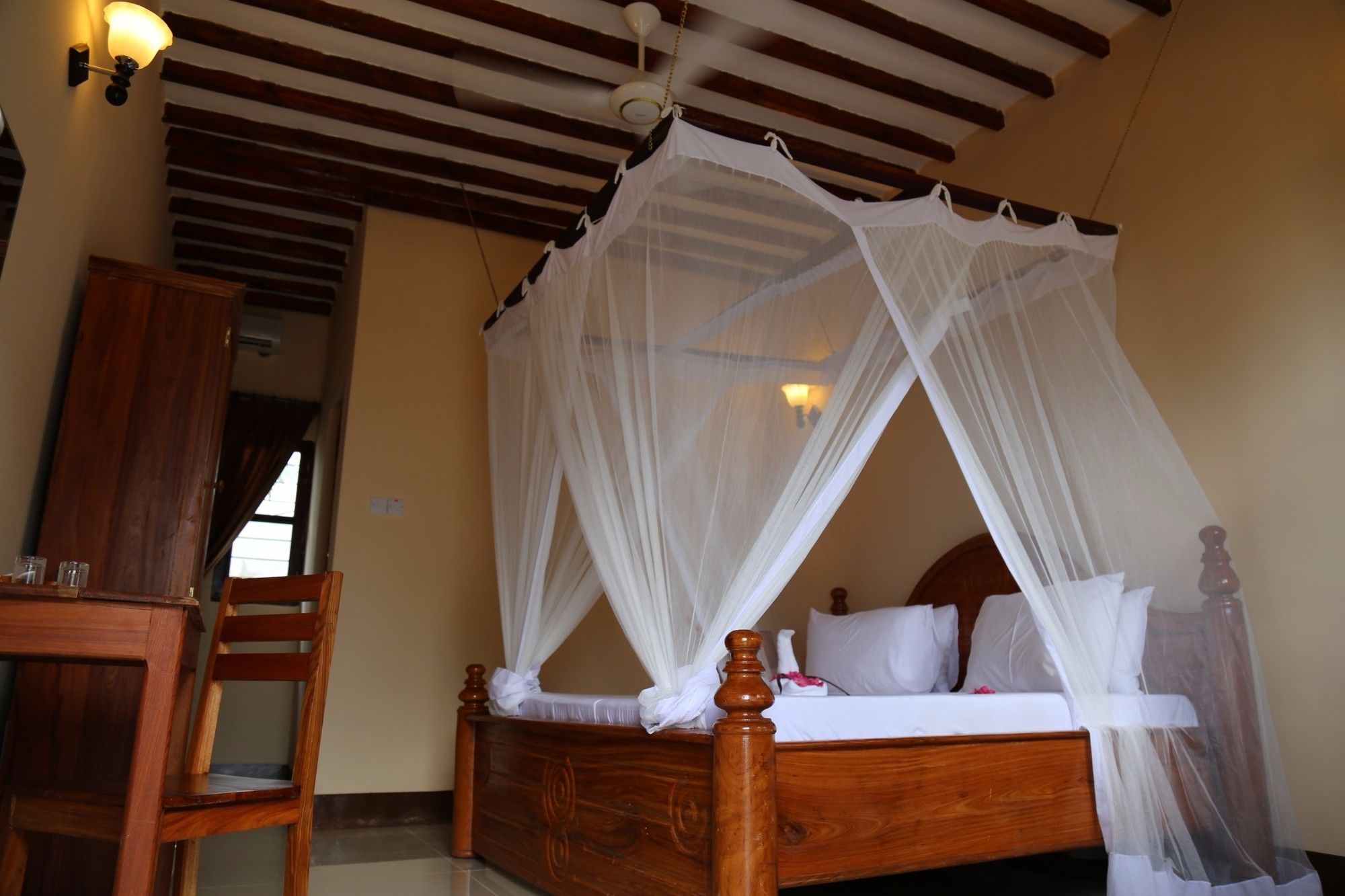 Фото Amaan Beach Bungalows