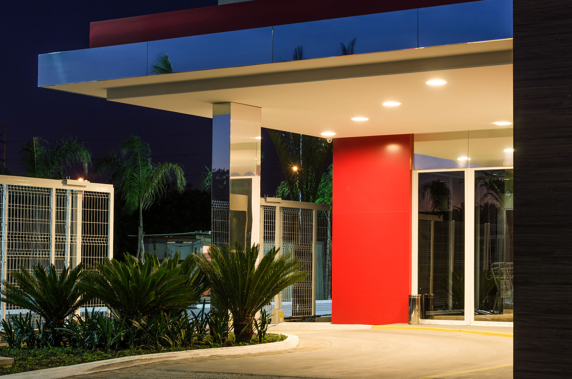 Фото Ibis Porto Alegre Assis Brasil