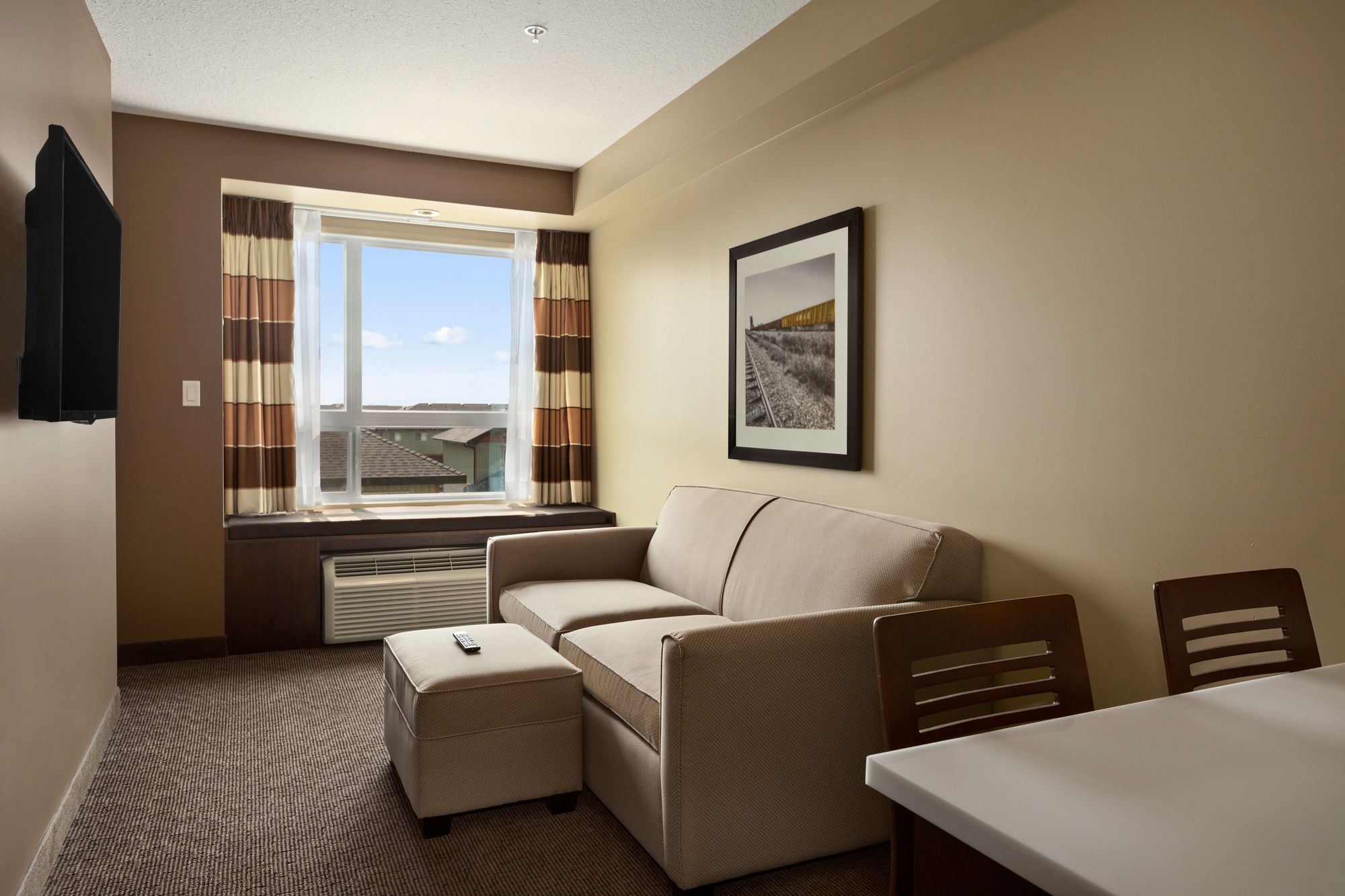 Фото Microtel Inn & Suites by Wyndham Lloydminster