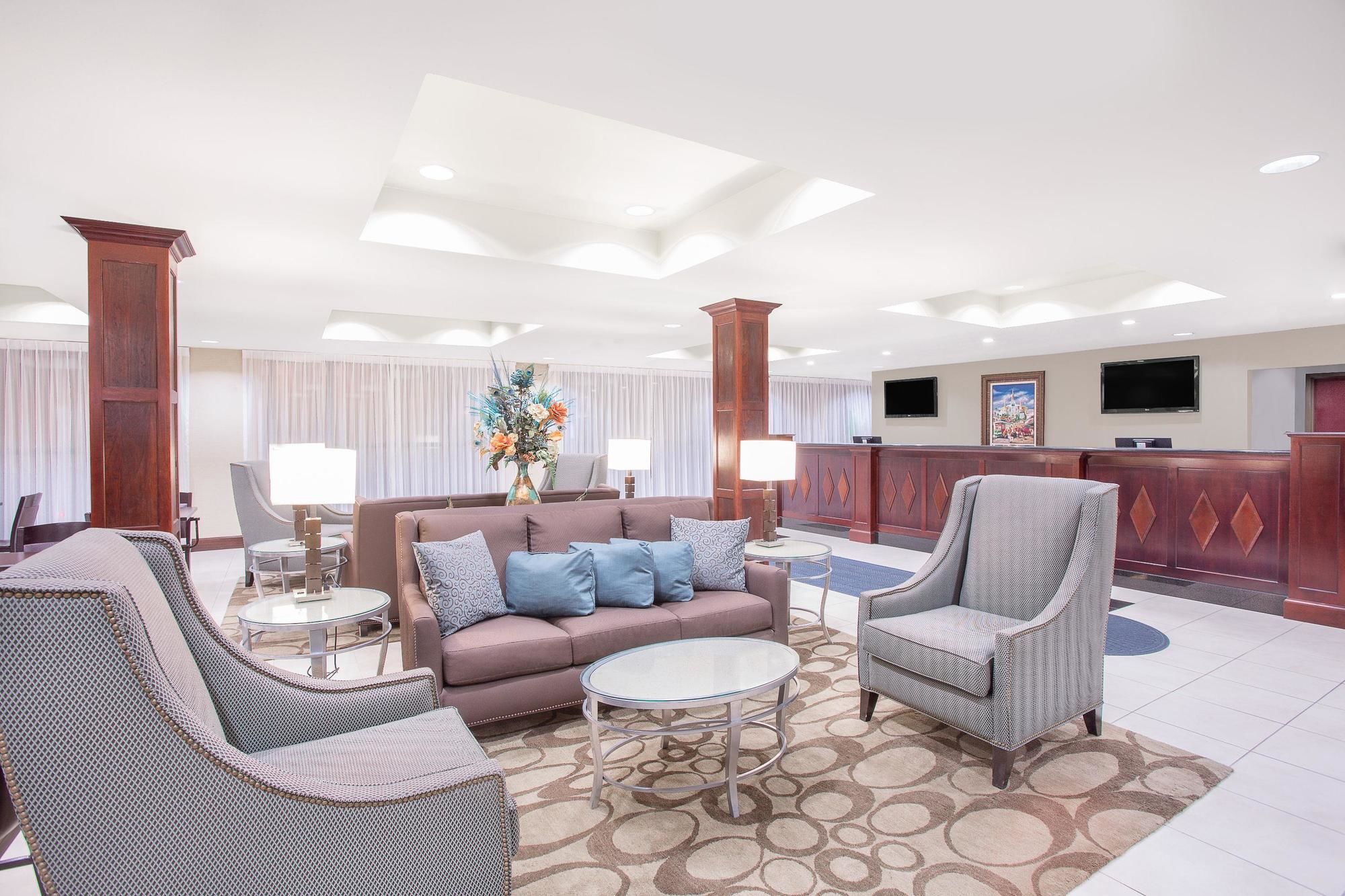 Фото Holiday Inn Express Gulfport Beach, an Ihg Hotel