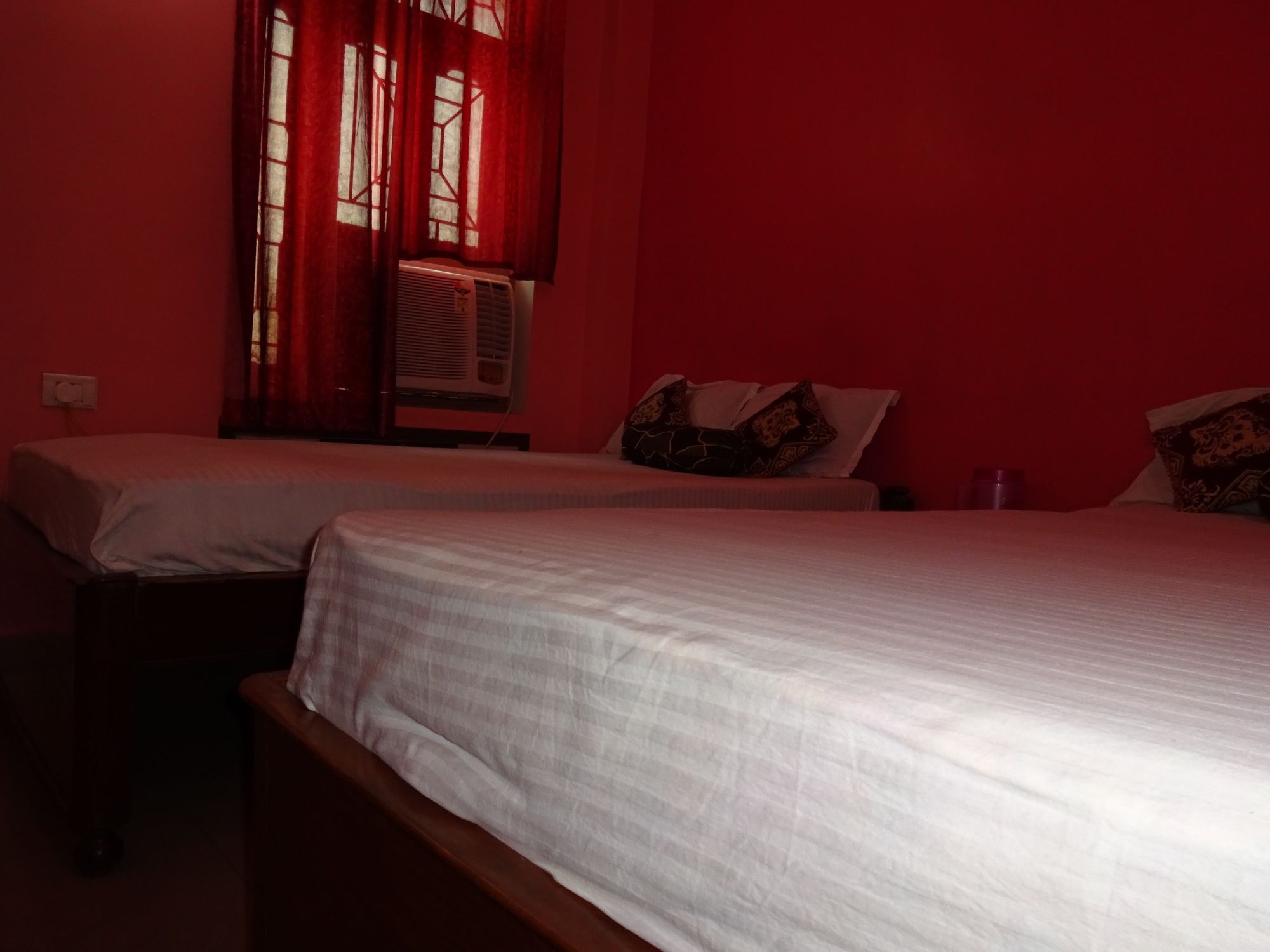 Фото Hotel Viraat Inn